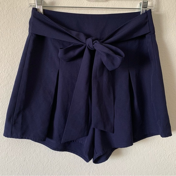 Haute Monde Pleated Shorts Size Medium - Picture 1 of 5